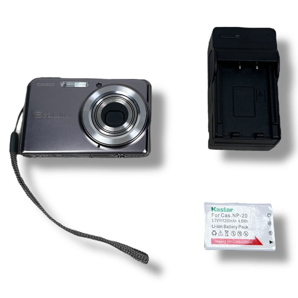 Casio Exilim EX-S770 Digital Camera Silver 7.2MP 3x Optical FOR PARTS OR‎ REPAIR